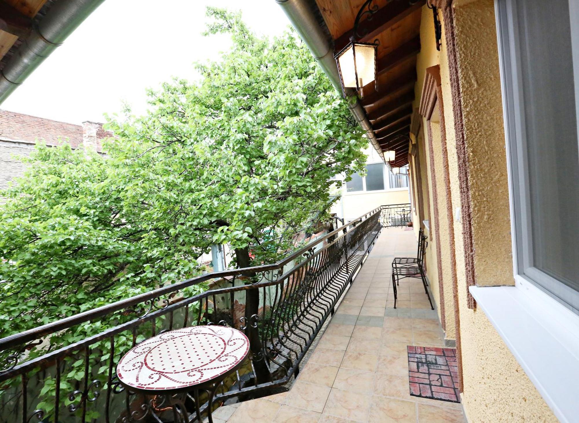 Apartments & Rooms Vienna Osijek Exterior photo