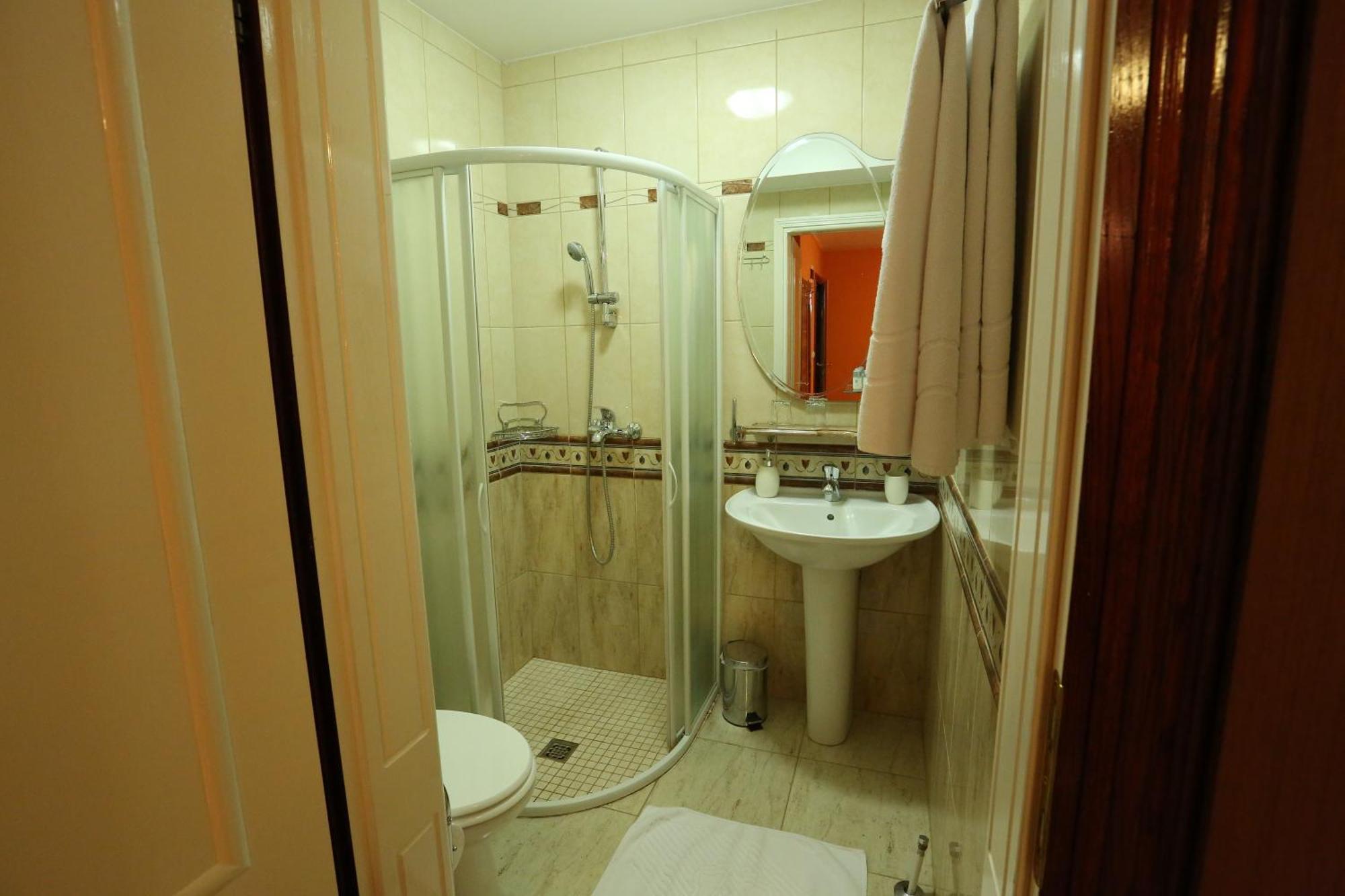 Apartments & Rooms Vienna Osijek Room photo