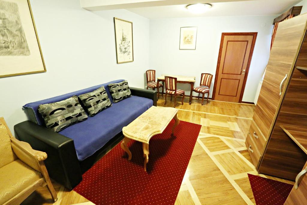 Apartments & Rooms Vienna Osijek Exterior photo