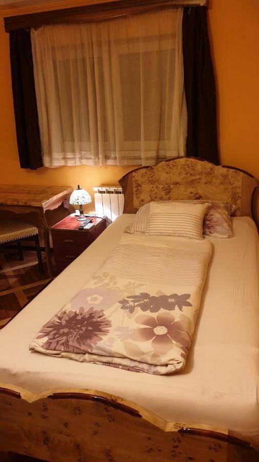 Apartments & Rooms Vienna Osijek Room photo